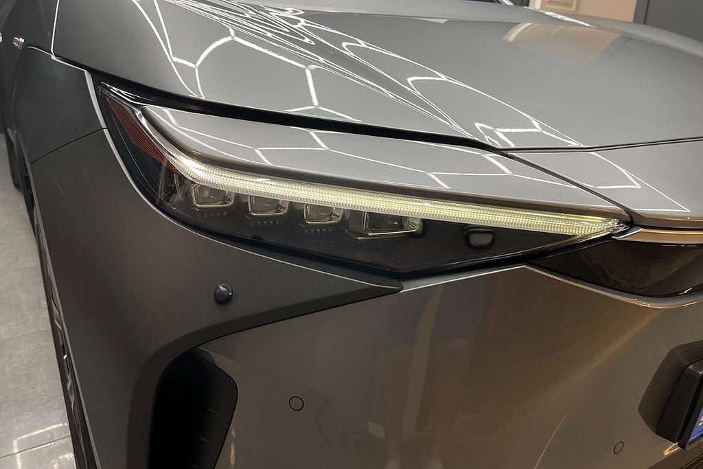 Vehicle Image 9