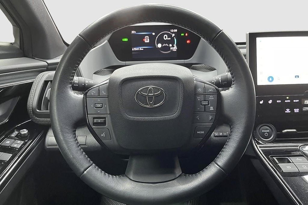 Vehicle Image 12