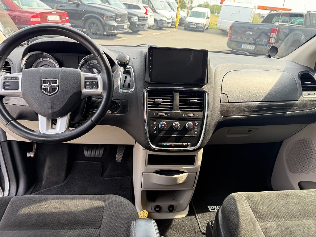 Vehicle Image 11
