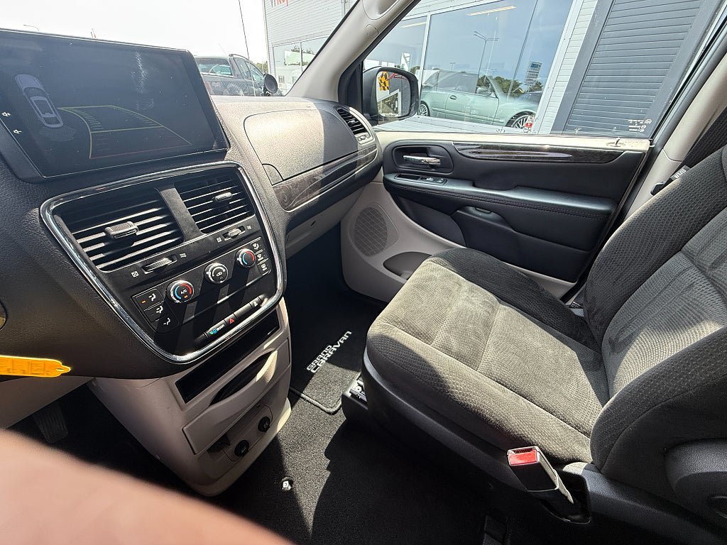 Vehicle Image 16