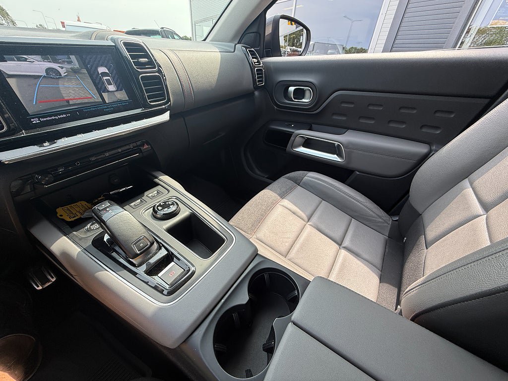 Vehicle Image 16