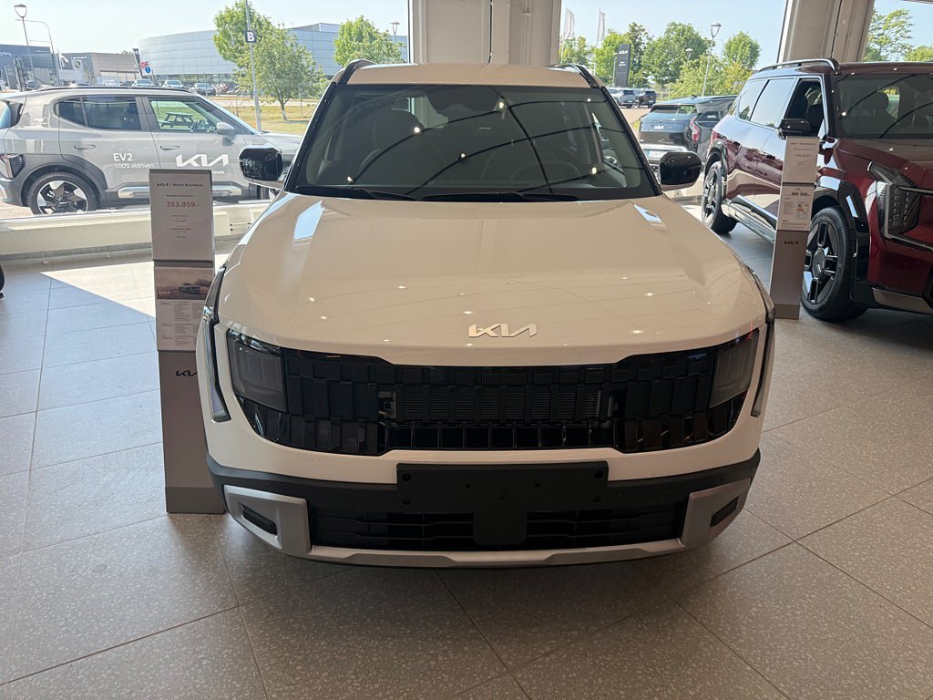 Vehicle Image 9