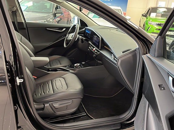 Vehicle Image 23