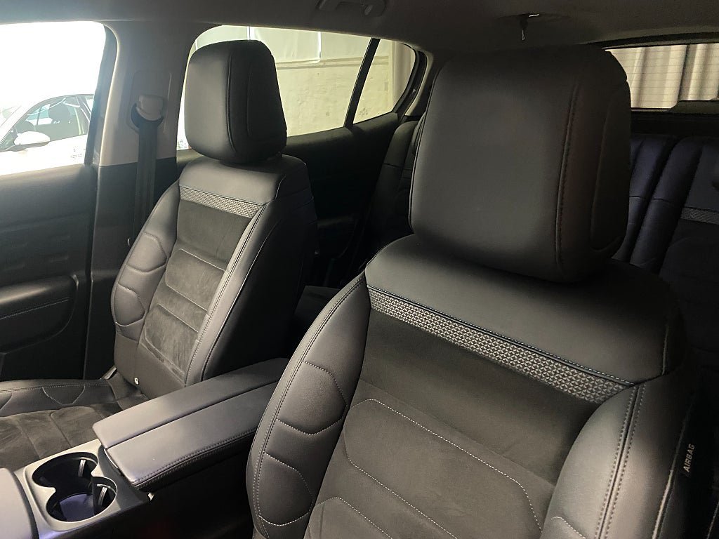 Vehicle Image 10