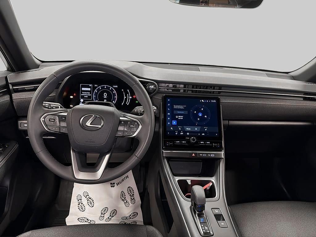 Vehicle Image 8