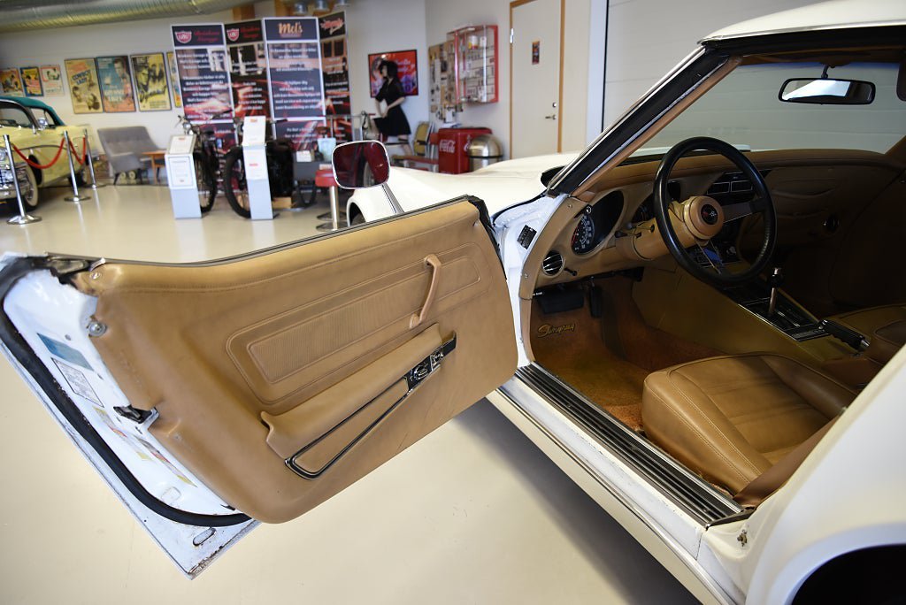 Vehicle Image 21