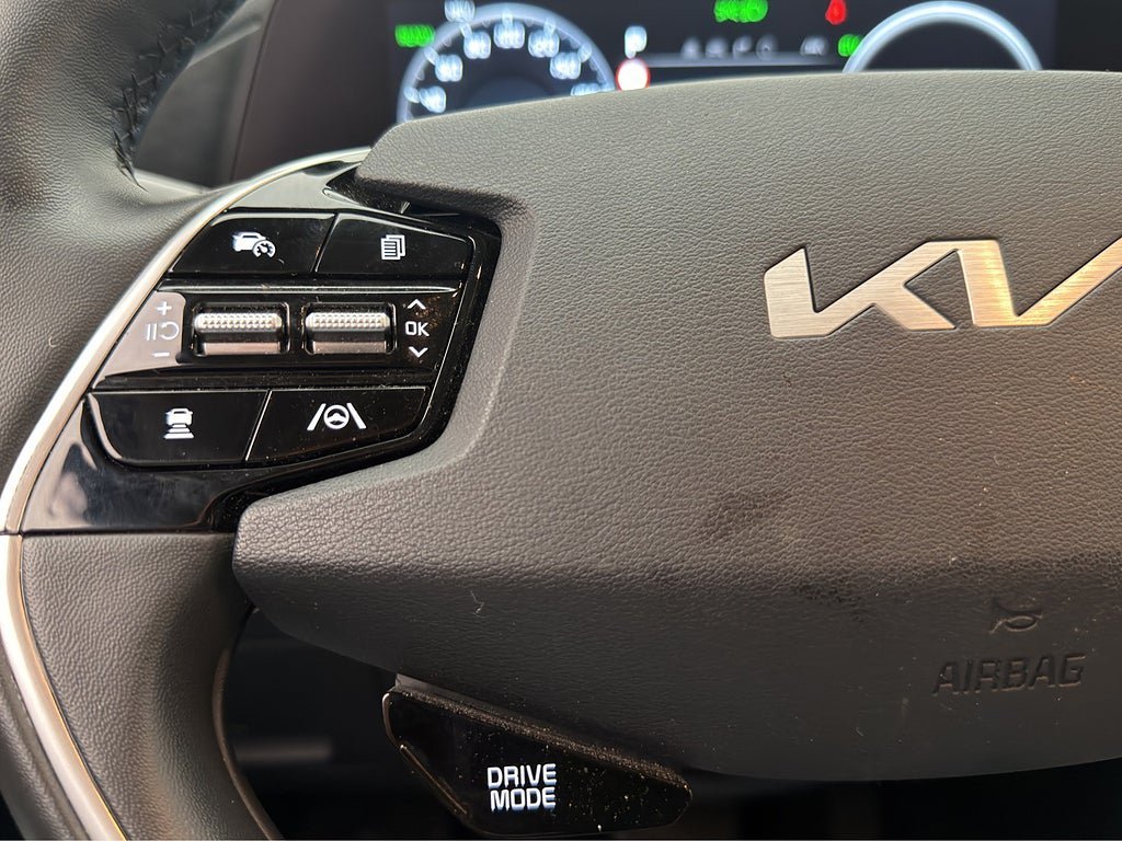 Vehicle Image 24