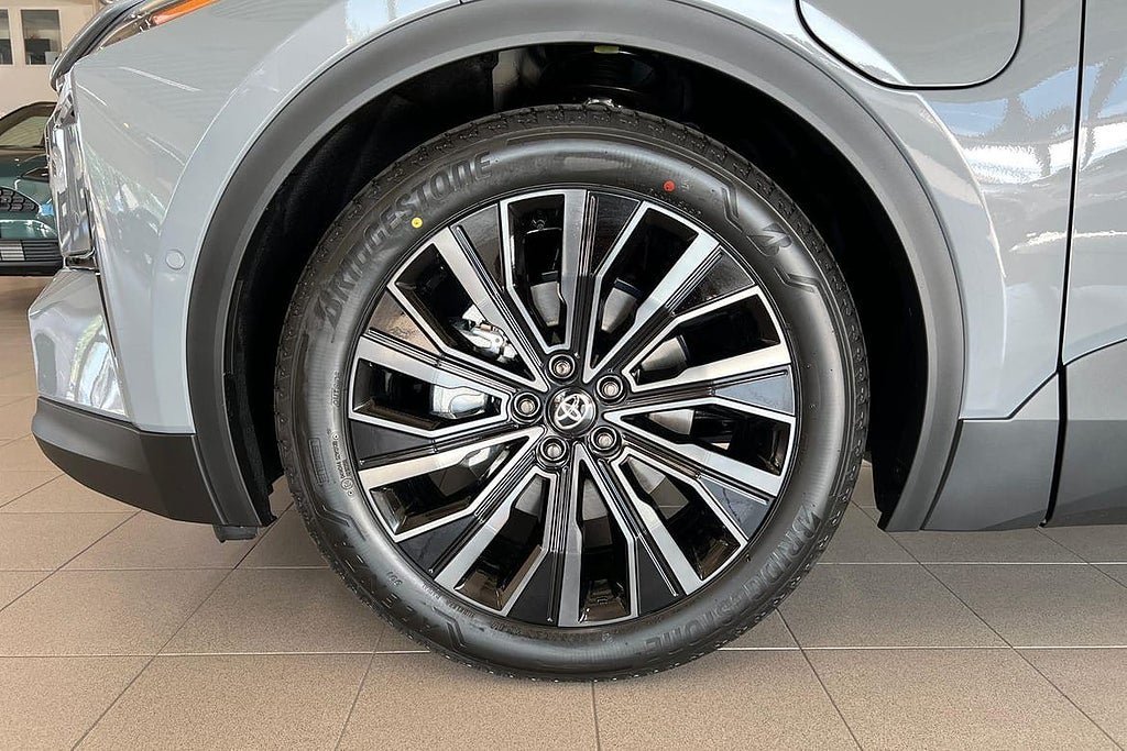 Vehicle Image 15
