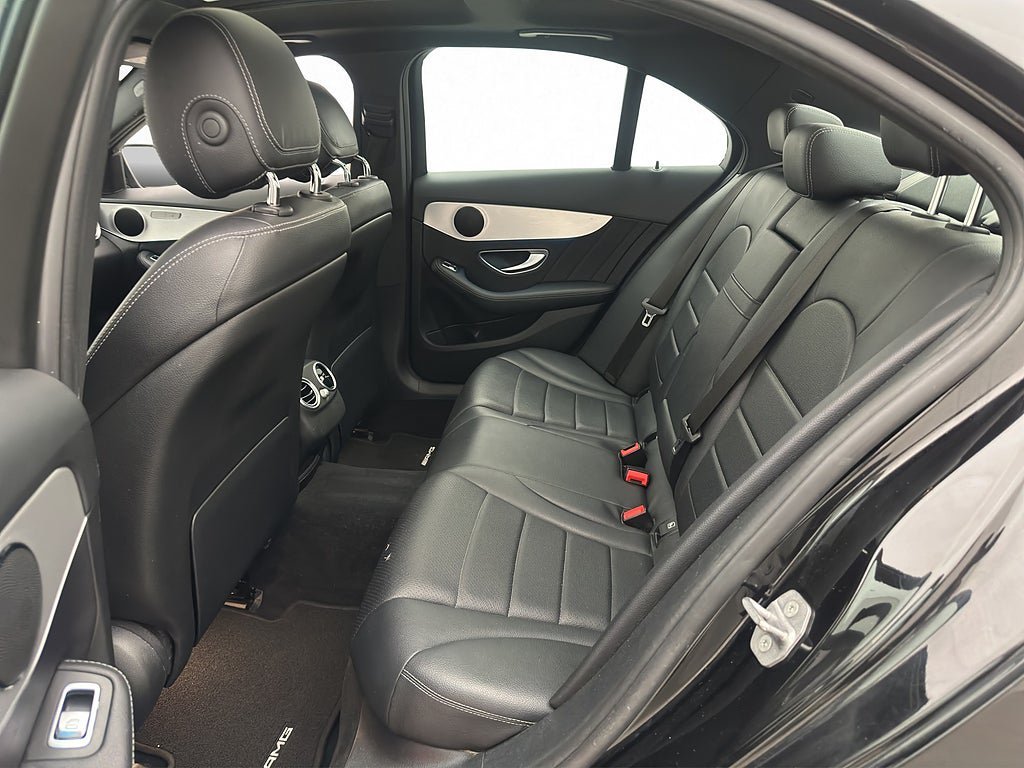Vehicle Image 26