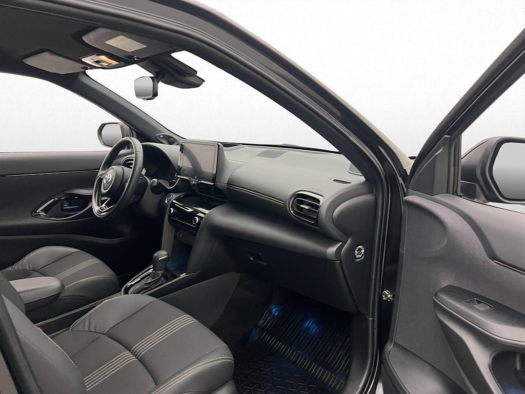 Vehicle Image 25