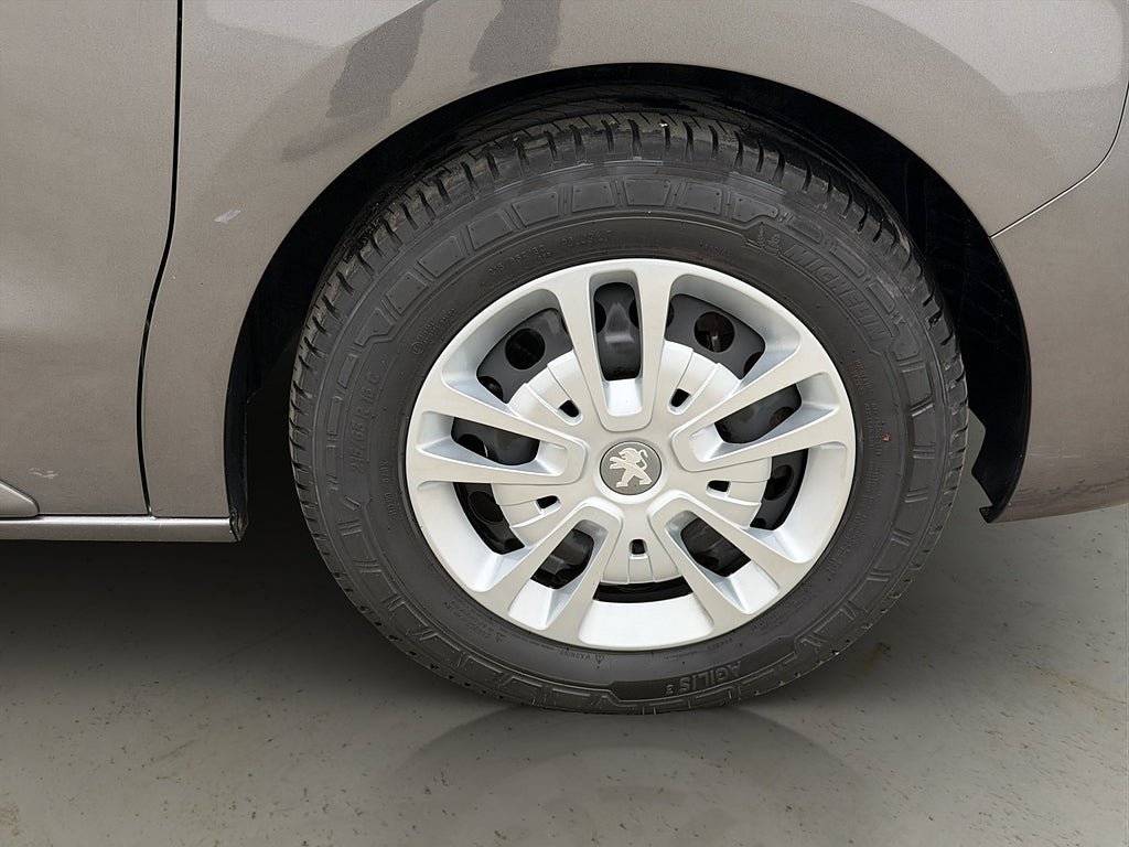 Vehicle Image 35