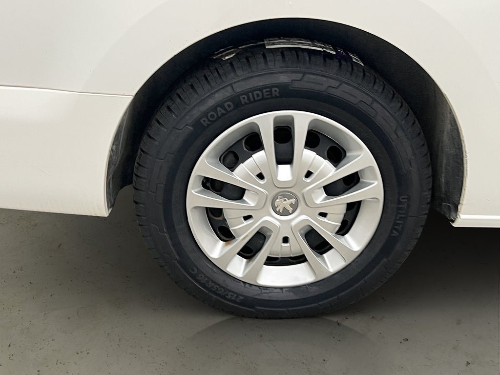 Vehicle Image 30