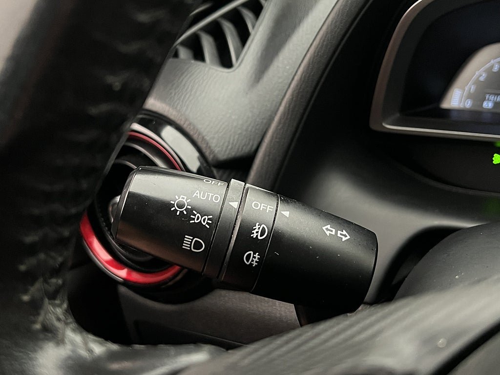 Vehicle Image 25