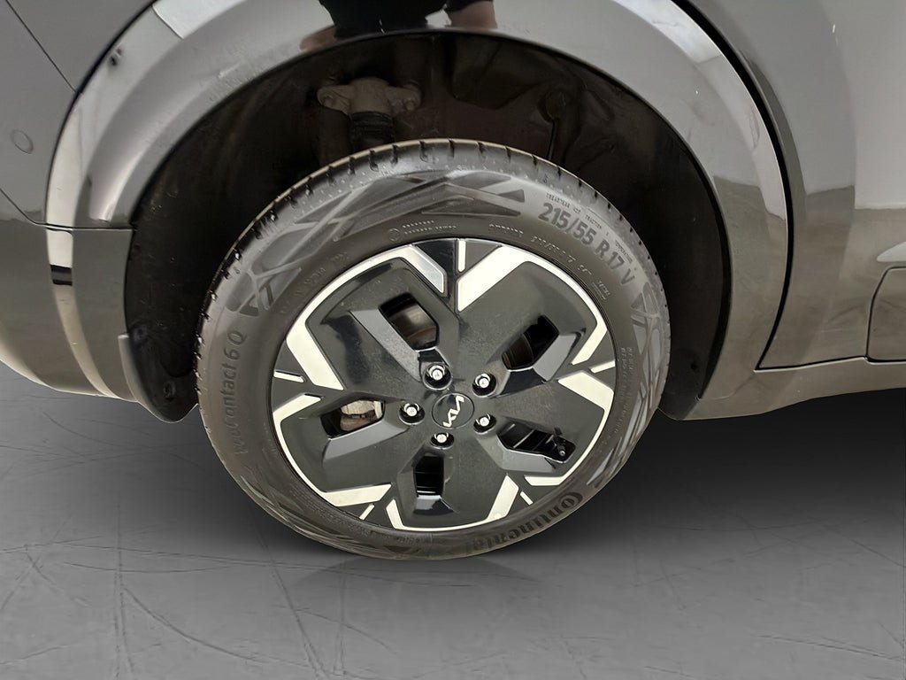 Vehicle Image 36