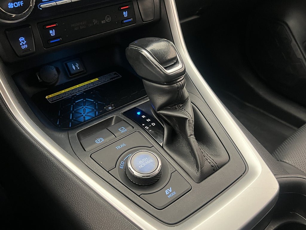 Vehicle Image 24