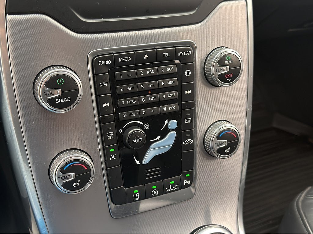 Vehicle Image 24