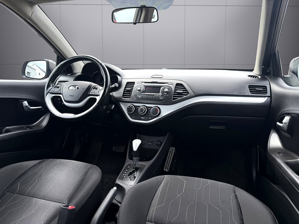 Vehicle Image 9