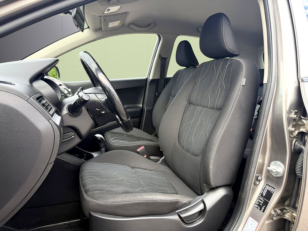 Vehicle Image 10