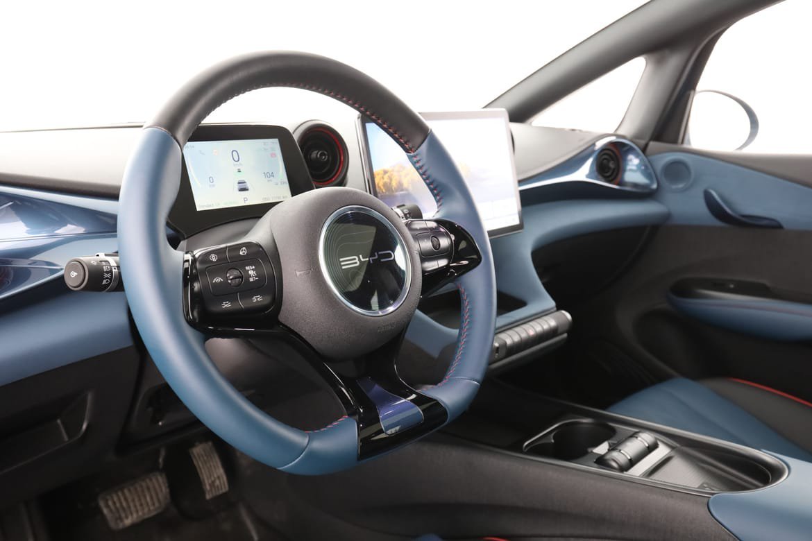 Vehicle Image 12