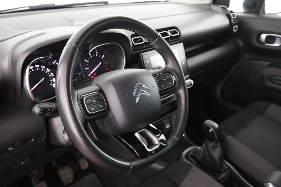 Vehicle Image 12