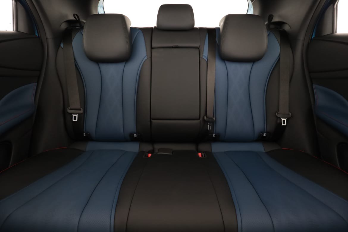 Vehicle Image 16