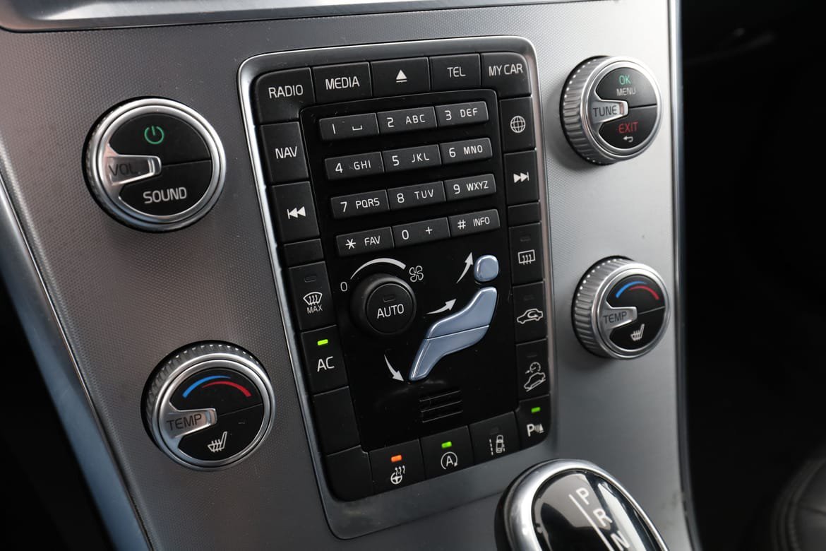 Vehicle Image 25