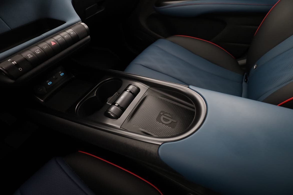 Vehicle Image 25