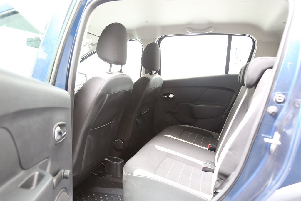 Vehicle Image 17
