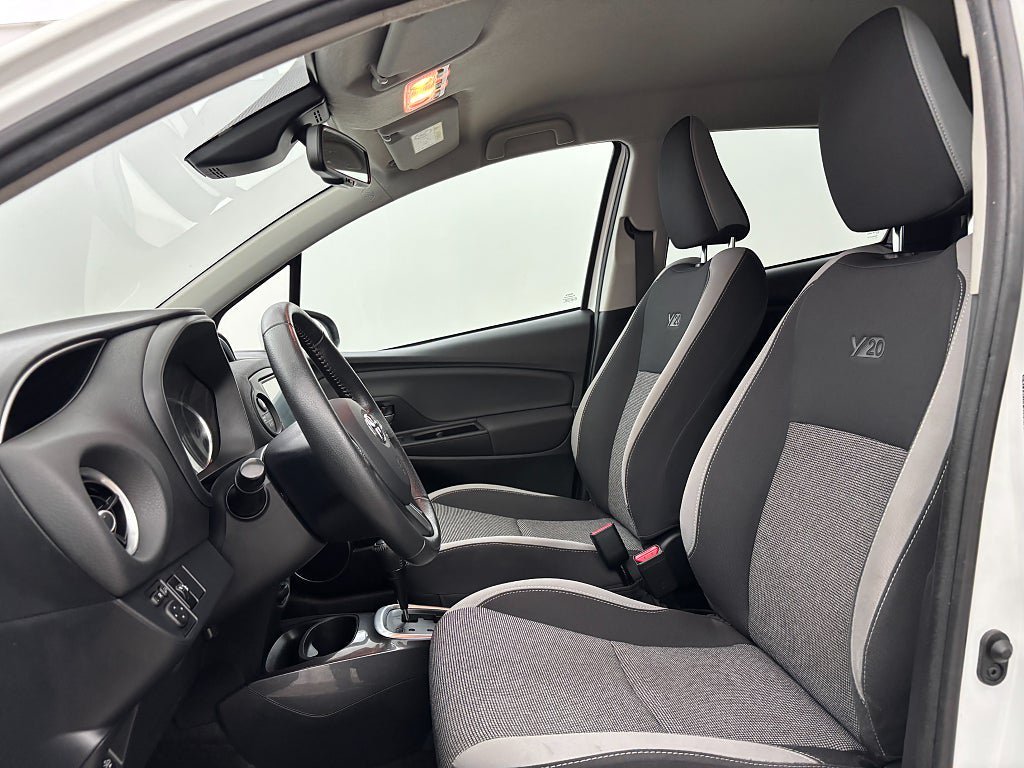 Vehicle Image 12