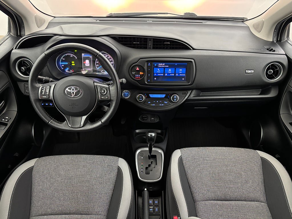Vehicle Image 16