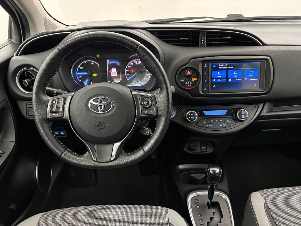Vehicle Image 17