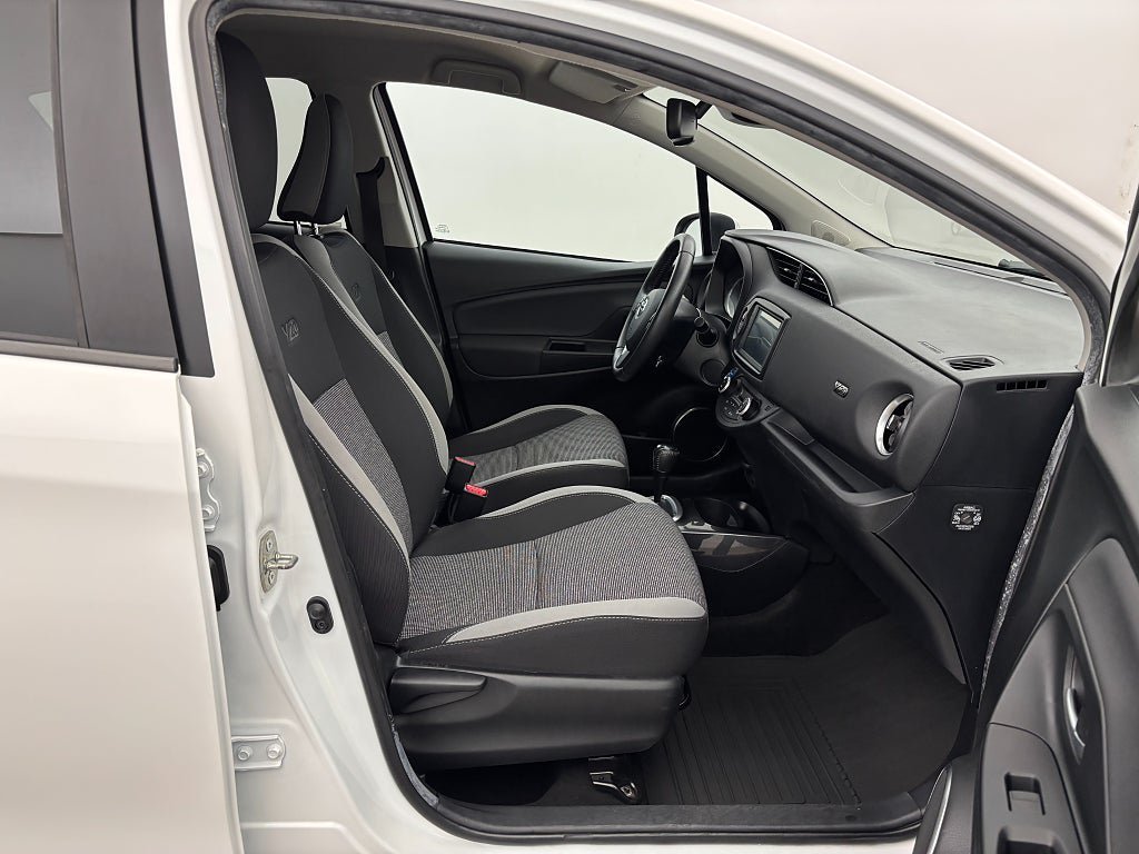 Vehicle Image 21