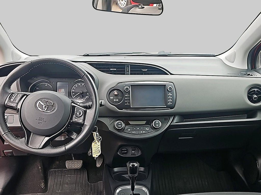 Vehicle Image 12