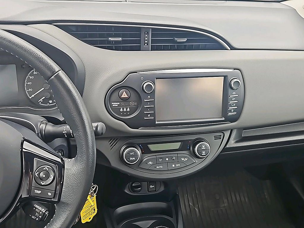 Vehicle Image 16