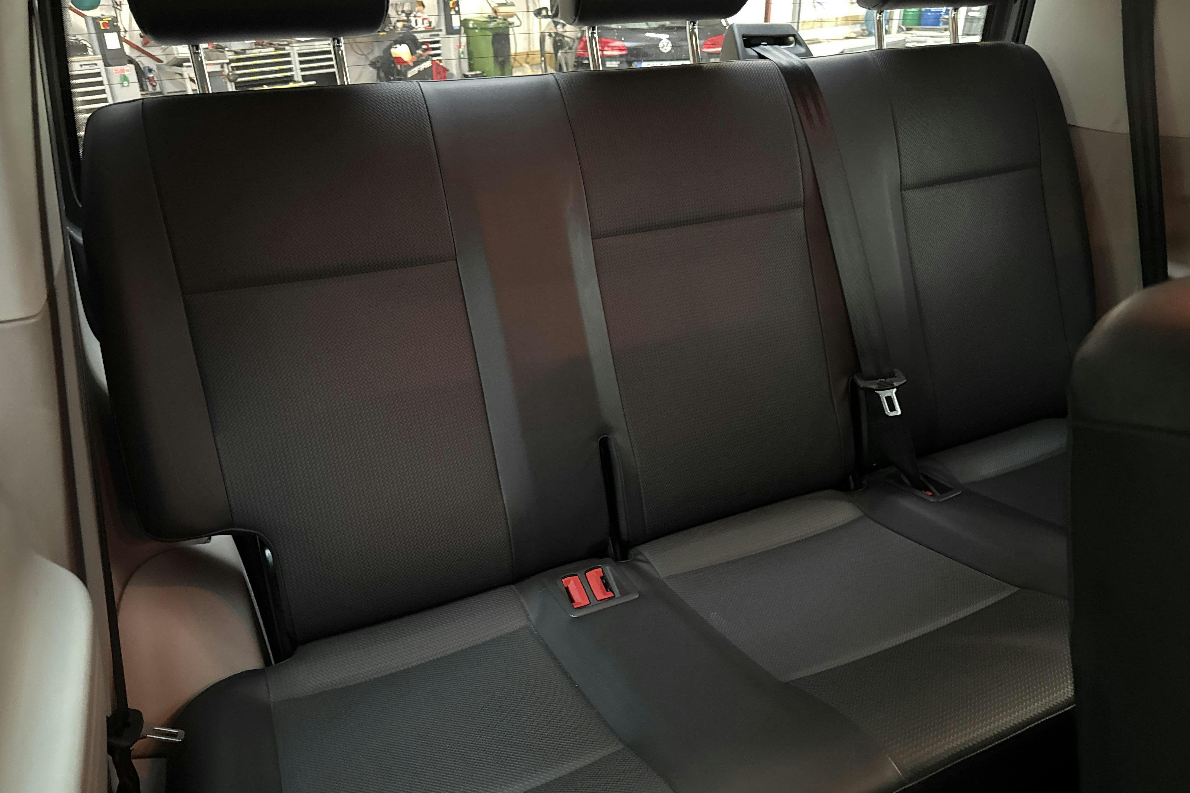 Vehicle Image 9