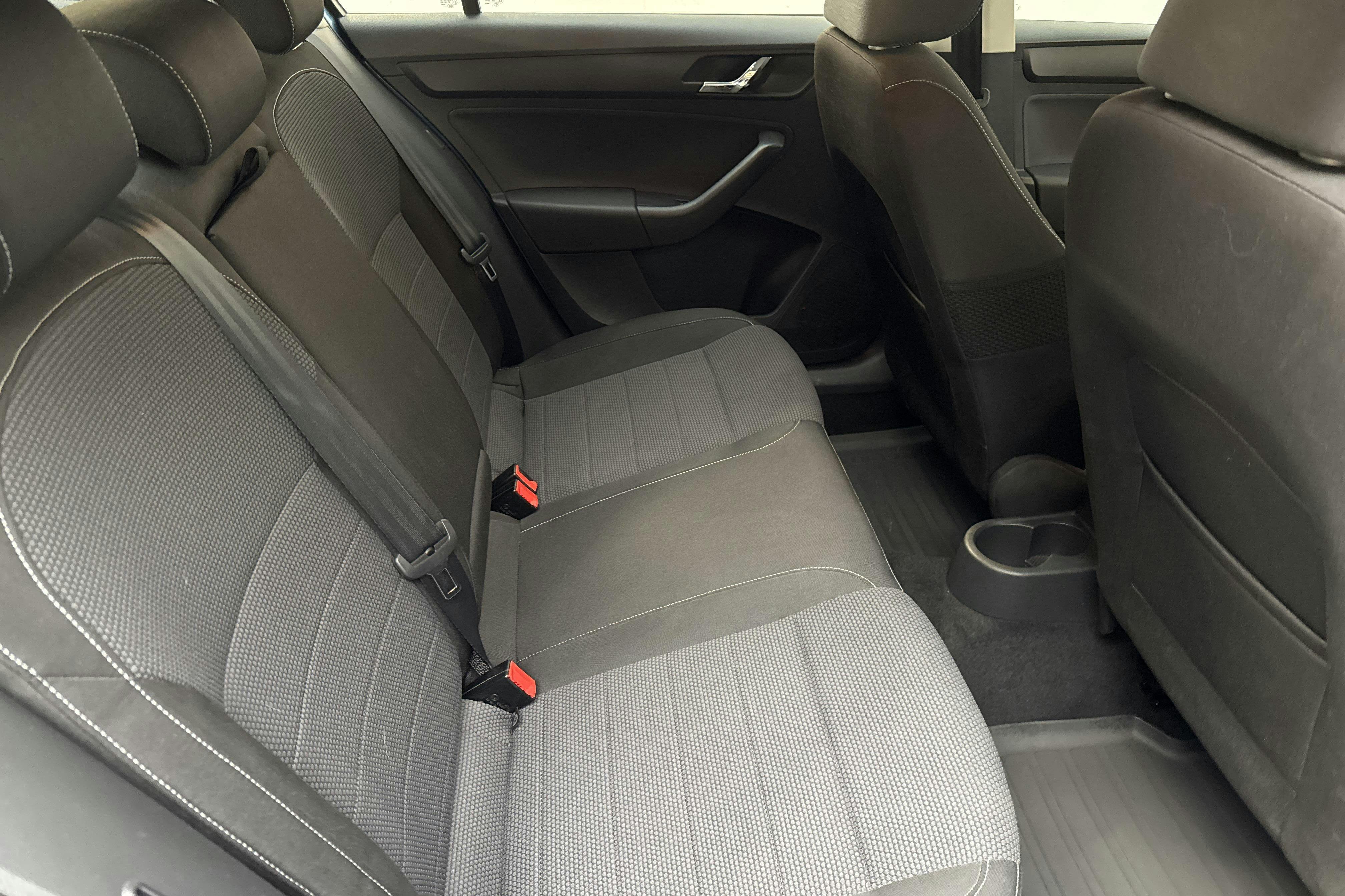 Vehicle Image 8