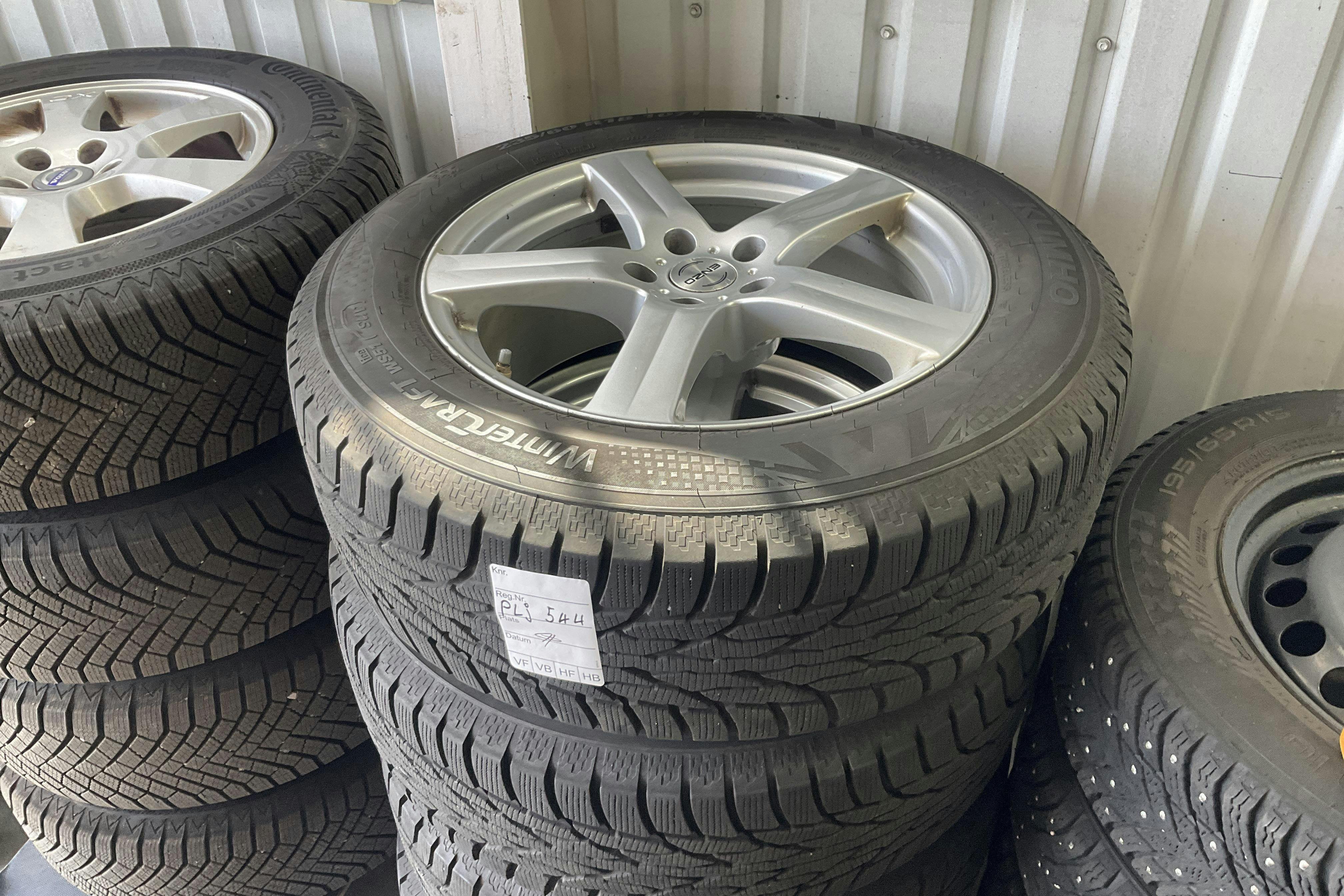 Vehicle Image 12