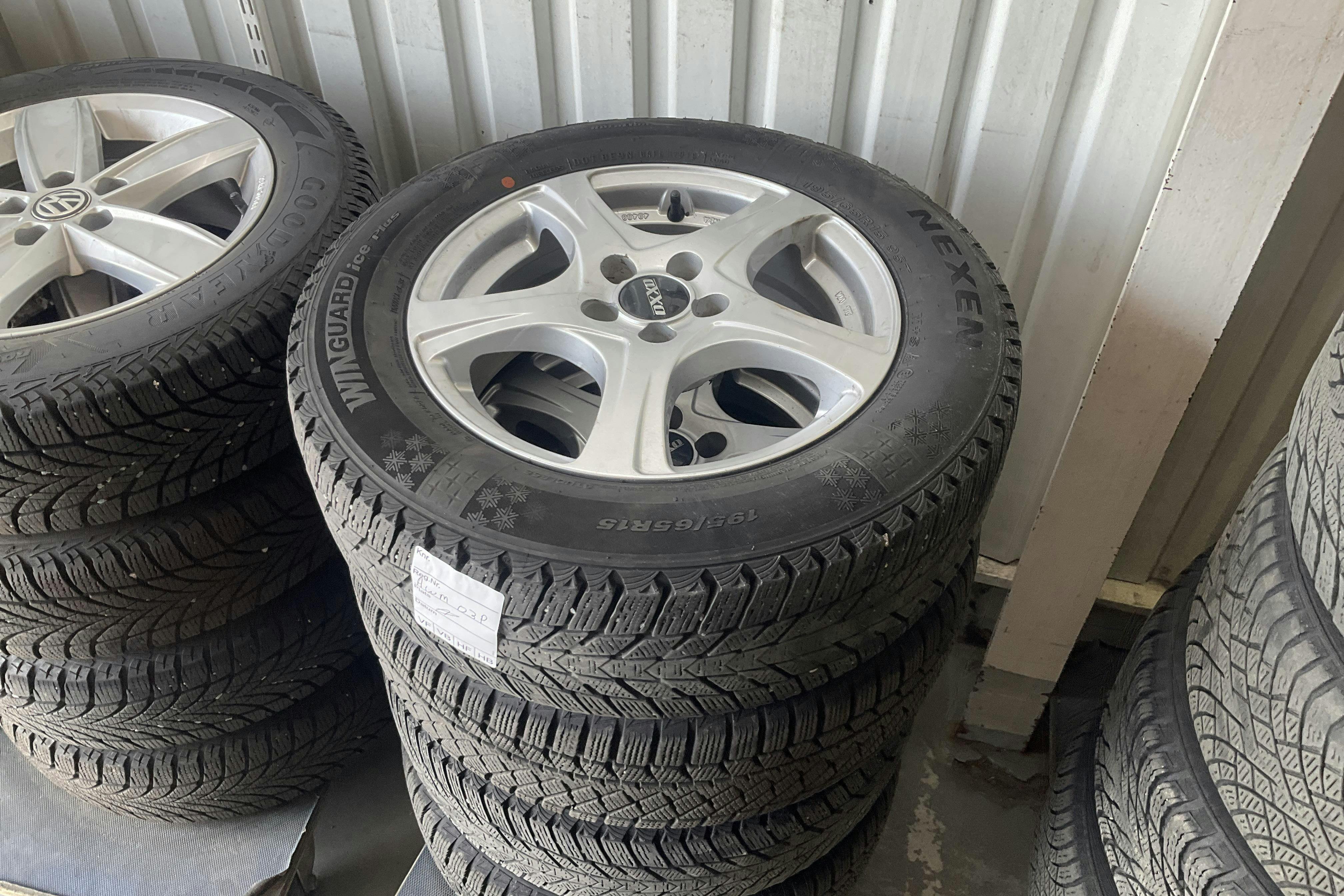 Vehicle Image 12