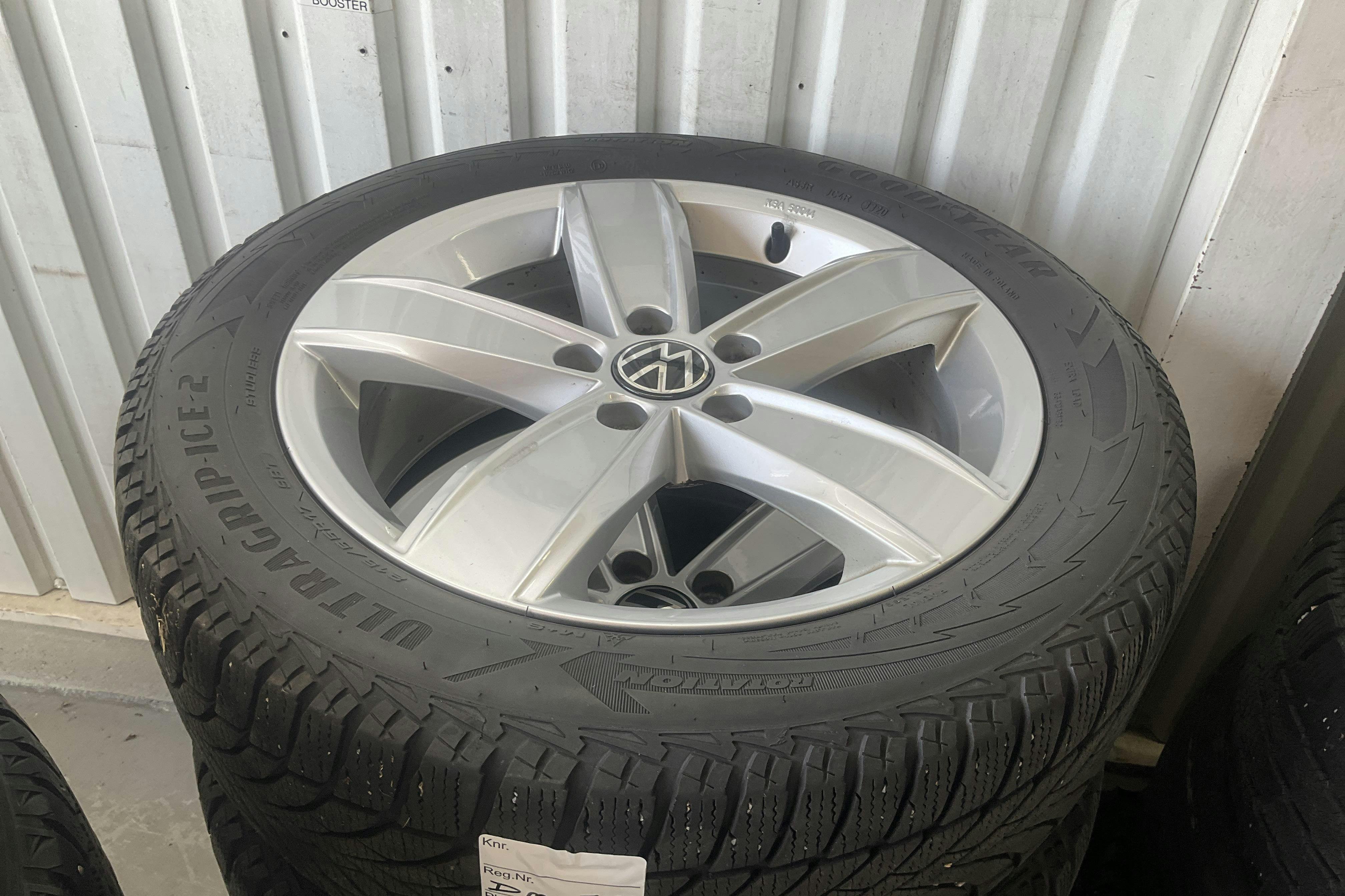 Vehicle Image 12