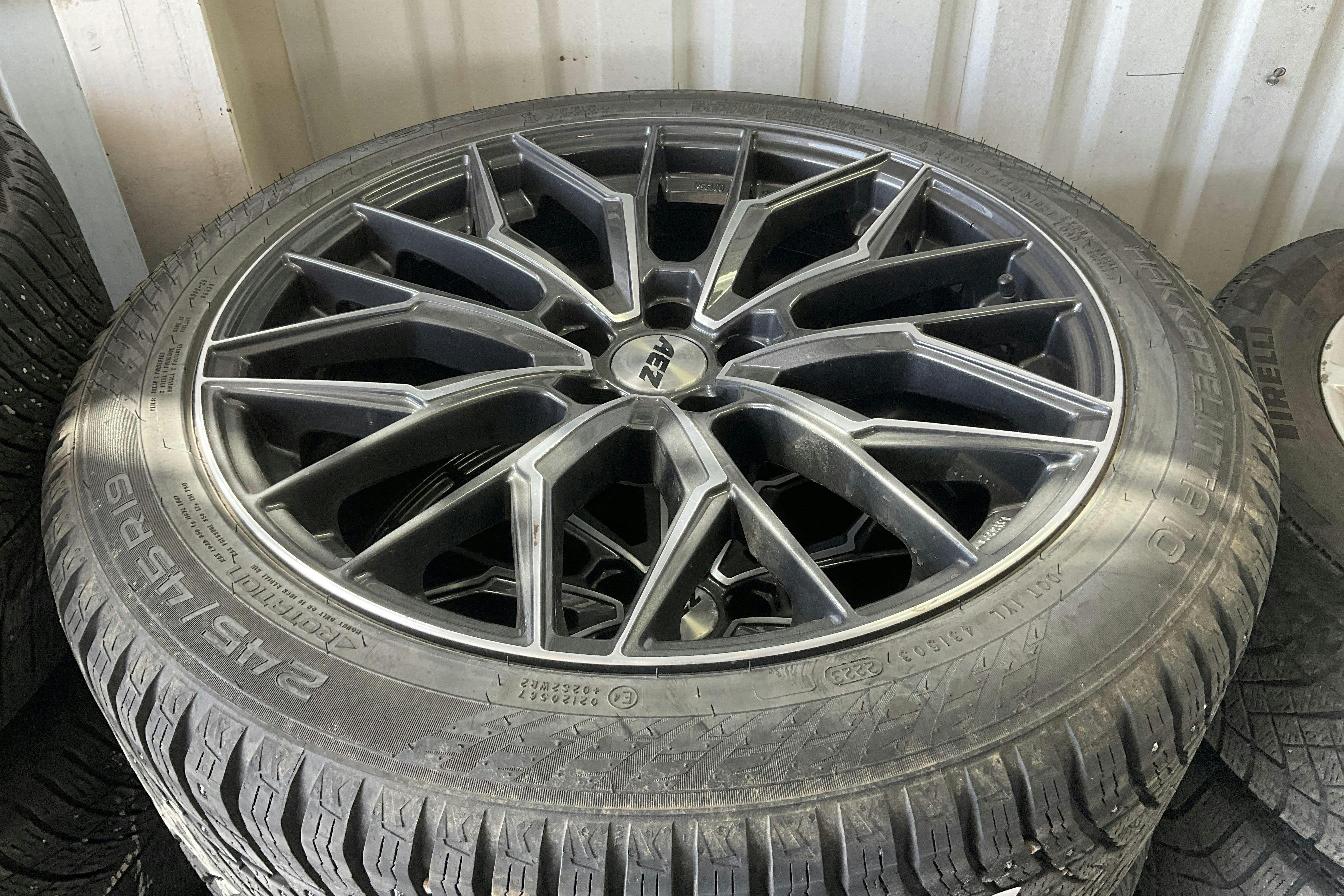 Vehicle Image 16