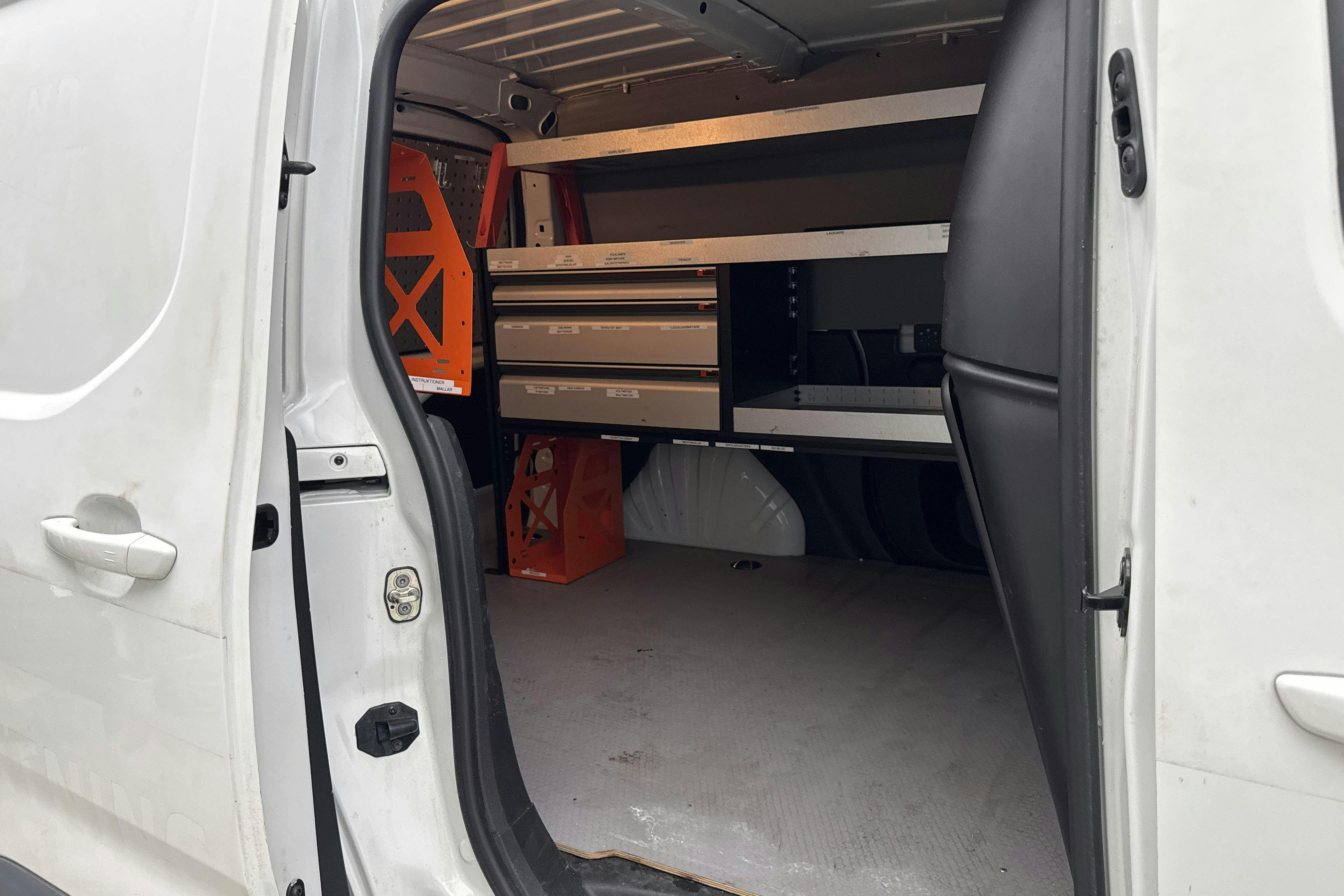 Vehicle Image 8