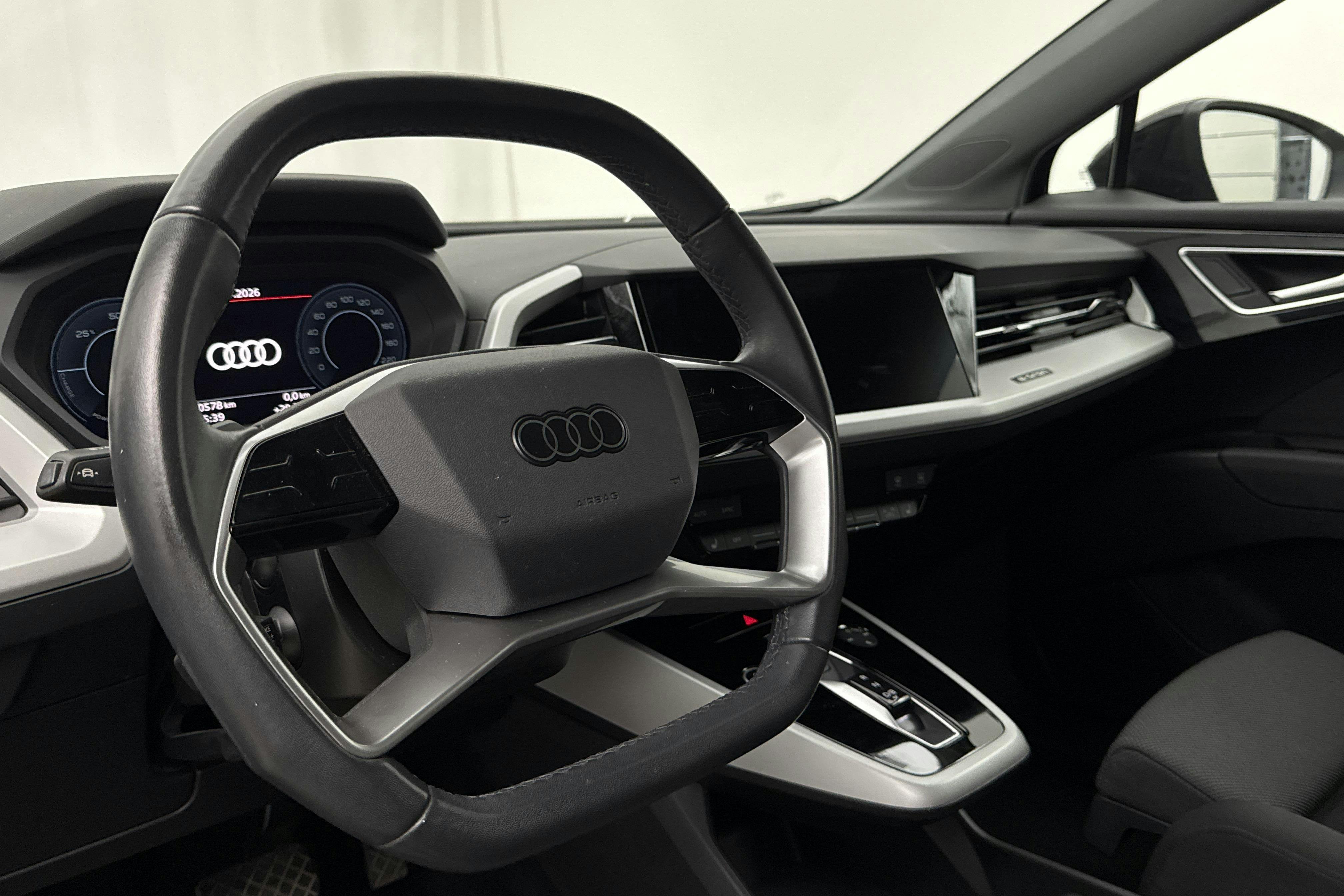Vehicle Image 14