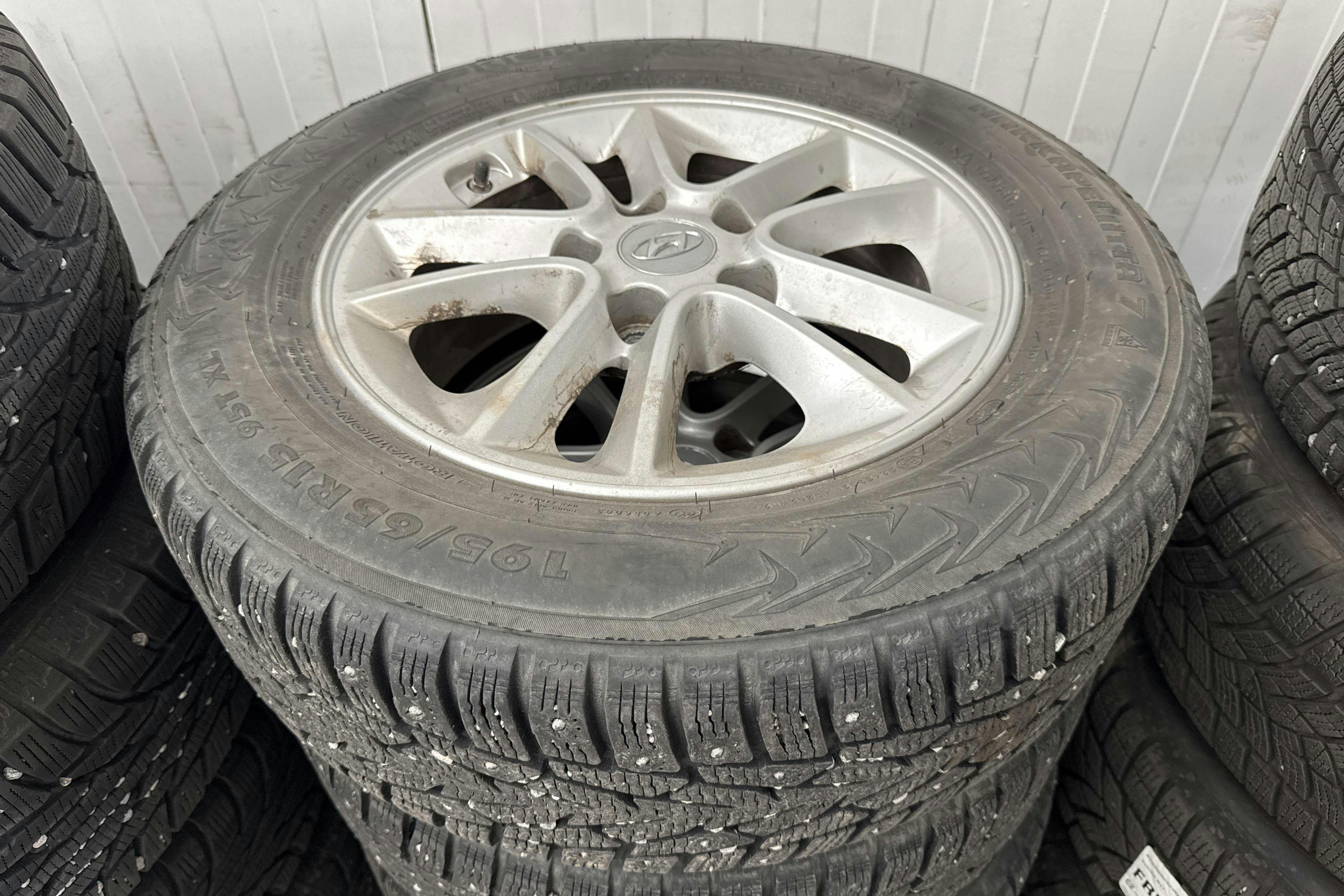 Vehicle Image 14