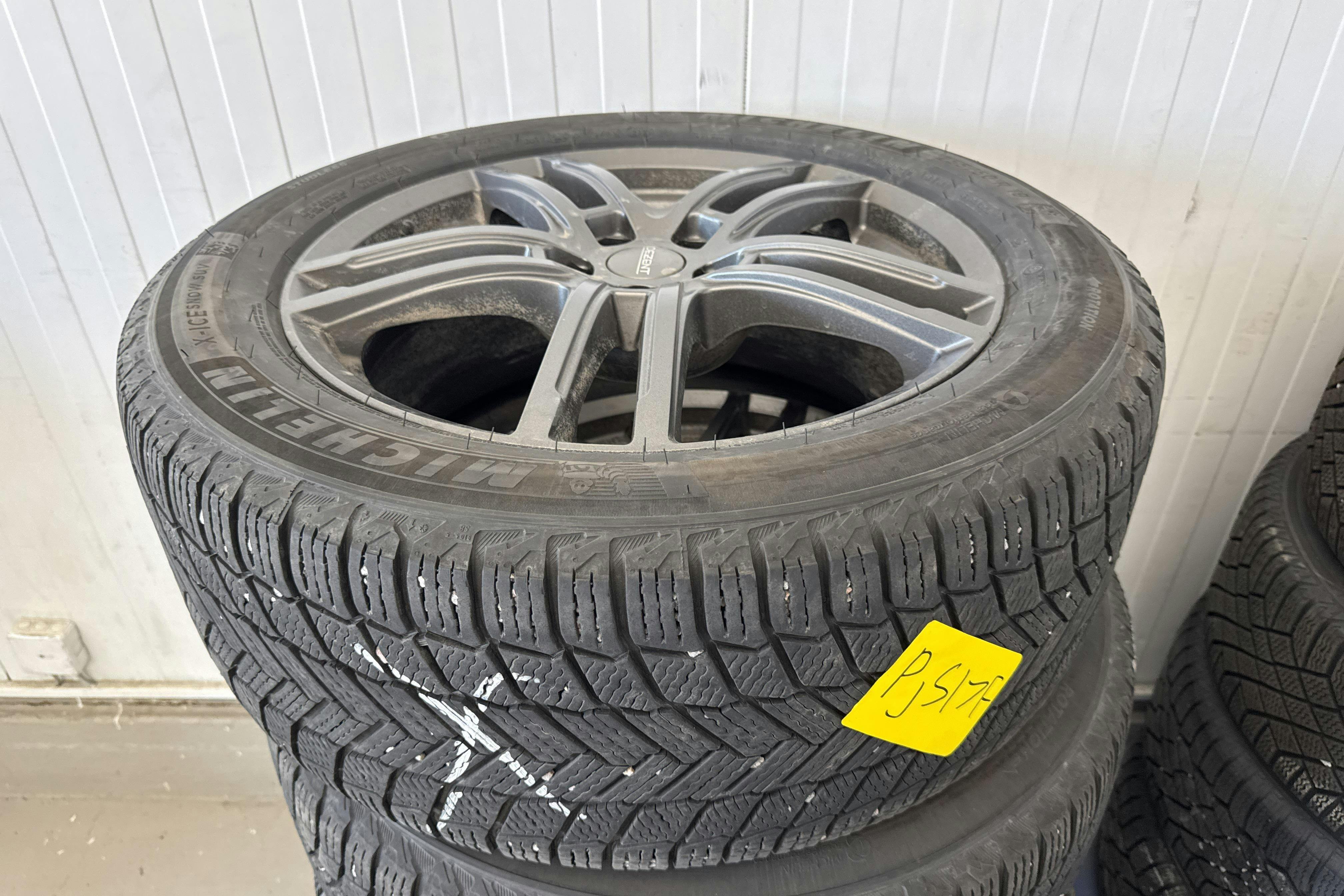 Vehicle Image 18