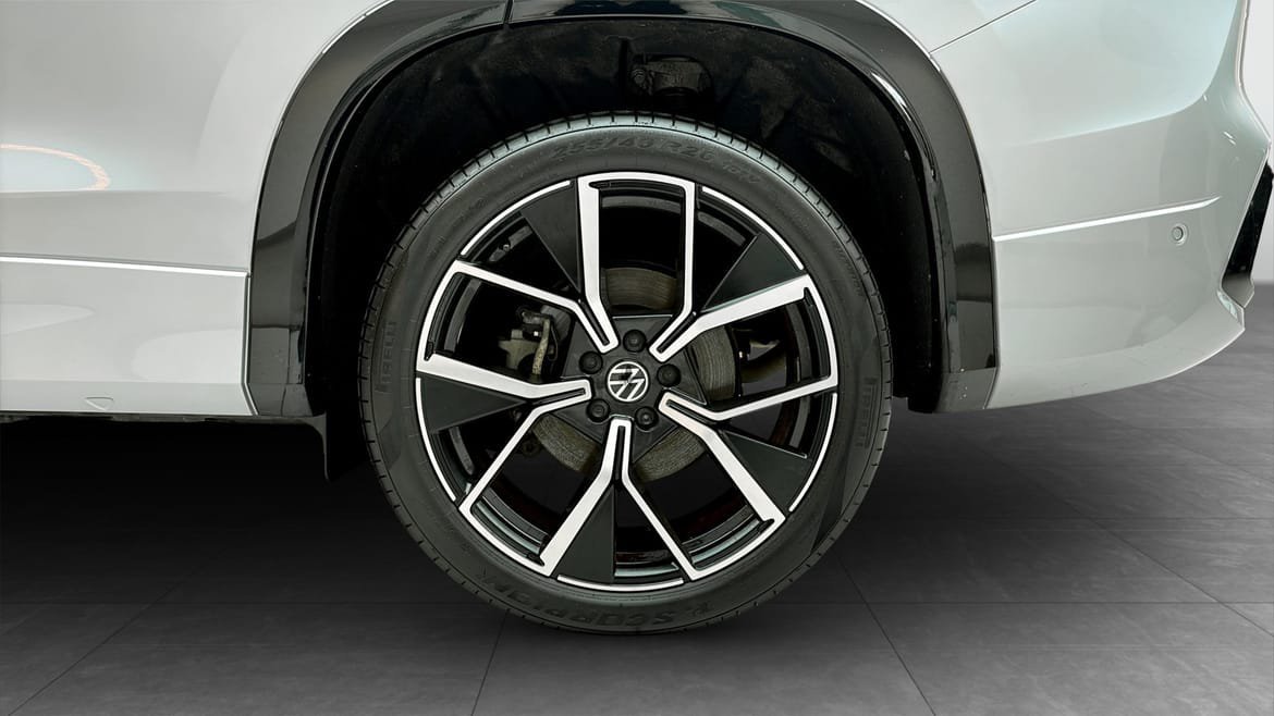Vehicle Image 6