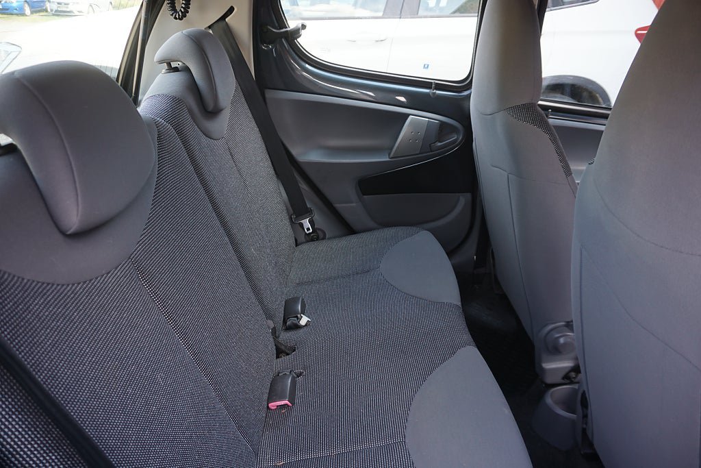 Vehicle Image 6