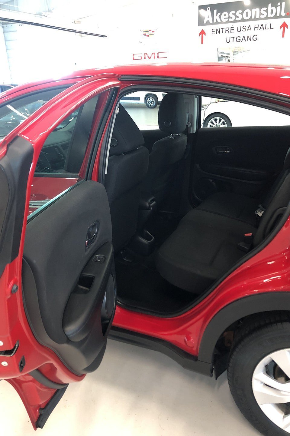 Vehicle Image 8