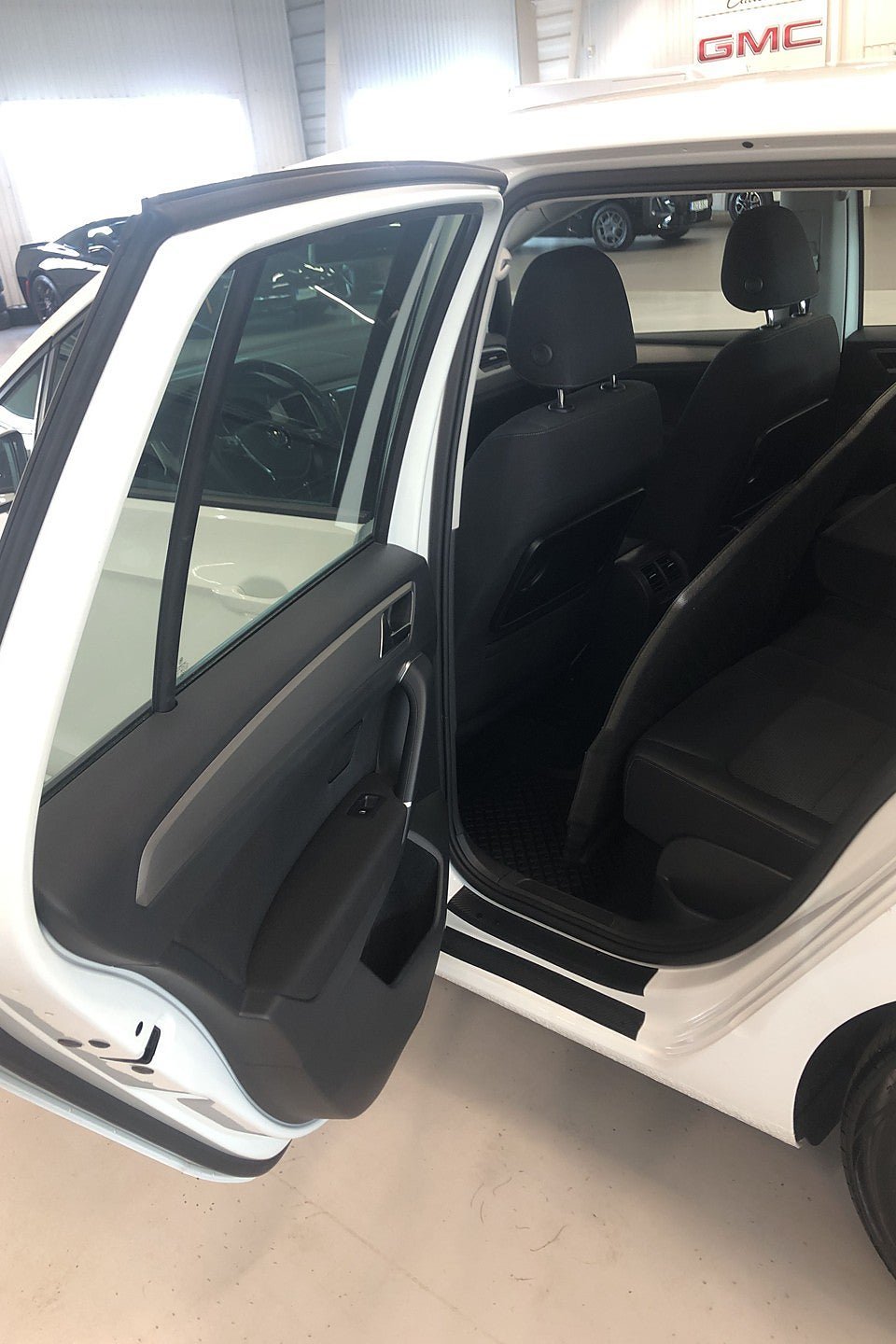 Vehicle Image 8