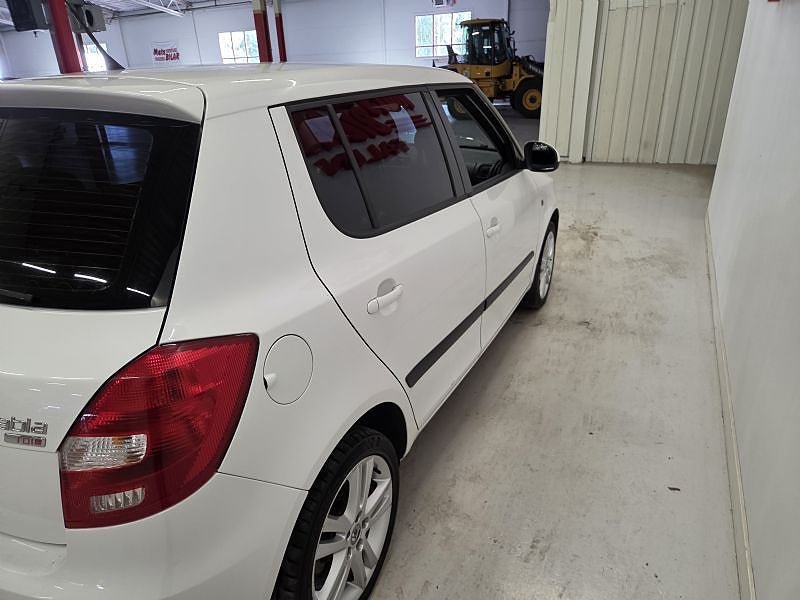 Vehicle Image 6