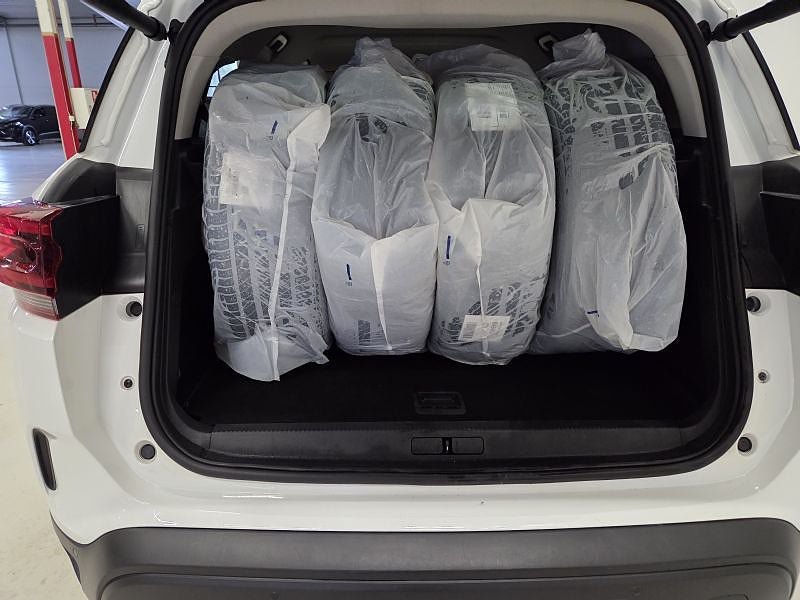 Vehicle Image 8
